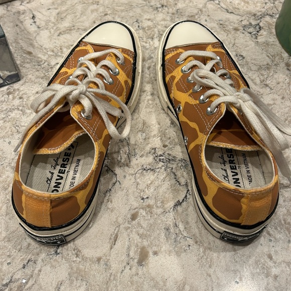 Unisex Converse Chuck 70 Low “Archival Giraffe Print” Sneakers - Picture 3 of 7
